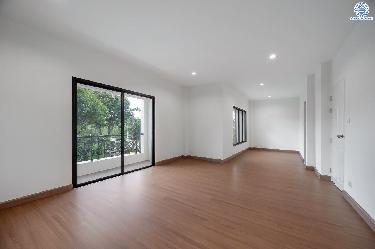 บ้านมือสองตกแต่งใหม่ โครงการ ธารา ราชพฤกษ์-ปิ่นเกล้า บ้านสวย พร้อมอยู่ เนื้อที่ 58.7 ตร.ว. ฟังก์ชัน 3 ห้องนอน 3 ห้องน้ำ จอดรถได้ 2 คัน บนทำเลเชื่อมต่อถนนกาญจนาภิเษก ใกล้รถไฟฟ้าสายสีแดง "สถานีตลิ่งชัน" และจุดขึ้นทางด่วน "ศรีรัช" รายล้อมด้วยสิ่งอำนวยความสะดวกครบครัน